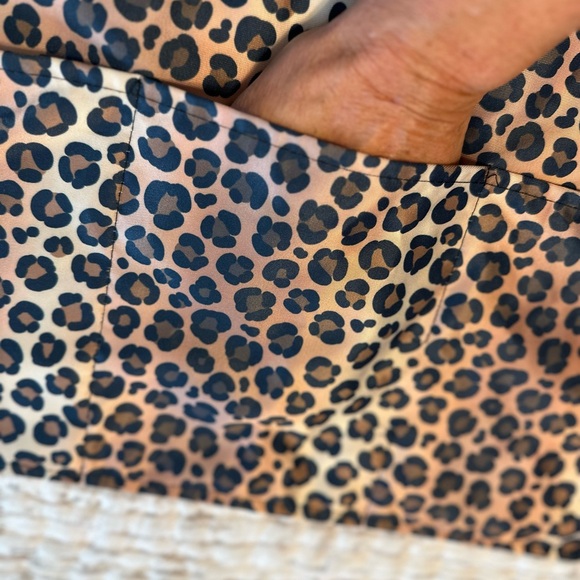 Leopard Server Apron - Picture 2 of 4